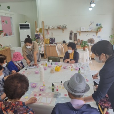 노인맞춤돌봄서비스 사회참여(체험활동) 이미지